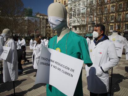 Protesta de  médicos de atención primaria en Madrid, el pasado viernes.