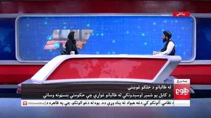 Beheshta Arghand y Mawlawi Abdulhaq, en la entrevista emitida el martes en canal TOLOnews.