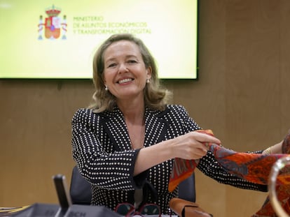 La vicepresidenta primera y ministra de Asuntos Económicos, Nadia Calviño, preside la VI reunión del Consejo Consultivo para la Transformación Digital en Madrid, este viernes.