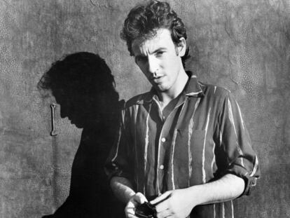 Bruce Springsteen, retratado en 1970 antes de firmar su primer contrato discogr&aacute;fico.