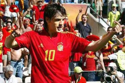 Fernando Morientes en un partido de la Selección