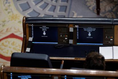 El escaño vacío del presidente del Gobierno, Mariano Rajoy, durante la segunda jornada del debate de la moción de censura presentada por el PSOE.