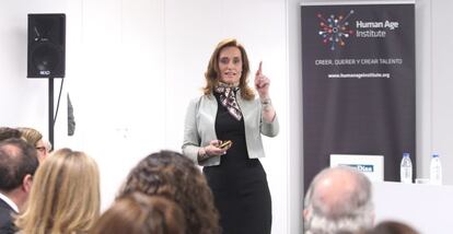 Laura González-Molero, presidenta de Bayer en Latinoamérica, durante la clase magistral que impartió ayer en la sede de Cinco Días.