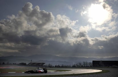 El piloto mexicano de McLaren, Sergio Pérez, durante la primera jornada de entrenamientos