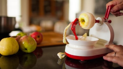 Consigue pelar la piel de la fruta en tan solo unos segundos. GETTY IMAGES.