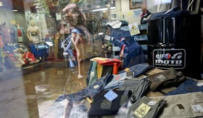 Escaparate de un pequeño comercio de Barcelona.