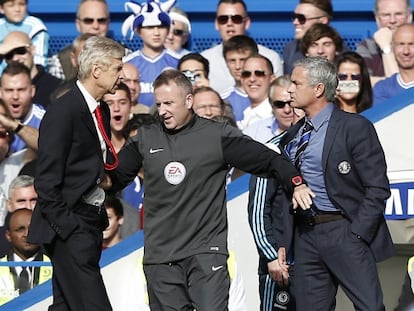 Wenger y Mourinho se encaran en Stamford Bridge.