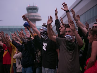 Protestas en el aeropuerto de Barcelona convocadas por Tsunami Democràtic tras la sentencia del 'procés' en 2019.