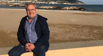 José Antonio, en la playa de Sitges durante un congreso médico.