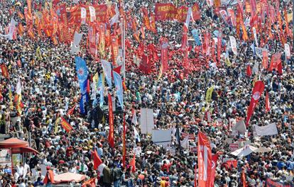 Manifestación del Primero de Mayo recorre Estambul.