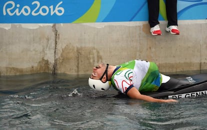 Gesto del italiano Giovanni De Gennaro al acabar la final de piragúismo en eslalón K1. 