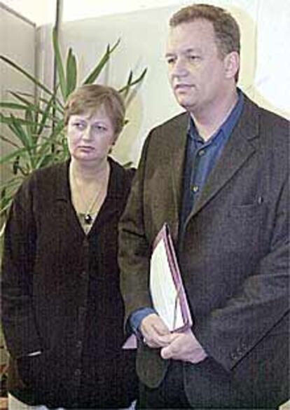 John y Sue Dickinson, padres de la niña asesinada.