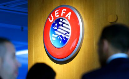 Logo de la UEFA en la sede del organismo europeo en Nyom (Suiza).