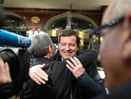 Fernández Mañueco, a su llegada al Hotel Alameda de Salamanca en la noche electoral.