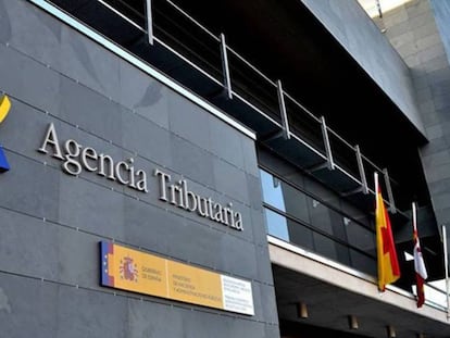 Fachada de una oficina de la Agencia Tributaria en Castilla y León.