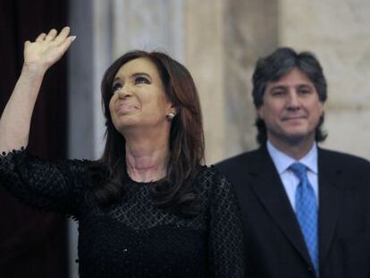 Cristina Fernández, junto a Amado Boudou, llega al congreso argentino.