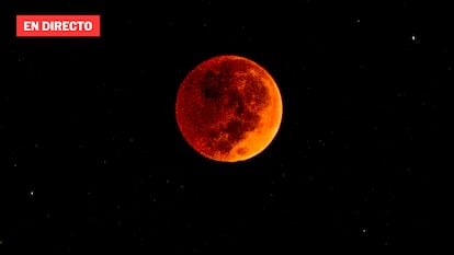 Eclipse total de luna durante la madrugada del 8 de noviembre de 2022 visto desde México.