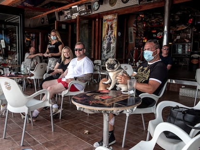 Turistas en Benidorm, a principios de abril.