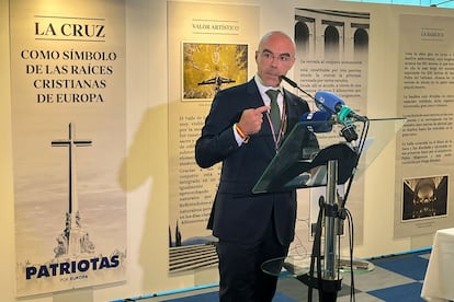 El jefe de delegación de Vox en el Parlamento Europeo, Jorge Buxadé, en la inauguración de la muestra sobre Cuelgamuros.