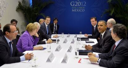 De izquierda a derecha, François Hollande, Angela Merkel, Mario Monti, Mariano Rajoy, David Cameron, Van Rompuy, Barack Obama y Durão Barroso, en Los Cabos