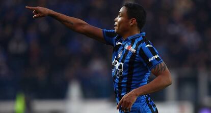 Luis Muriel celebra un gol con el Atalanta.