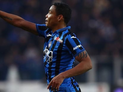 Luis Muriel celebra un gol con el Atalanta.