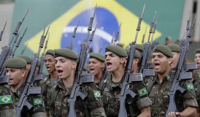 Militares em celebração do golpe de 64 em São Paulo, na quinta-feira.