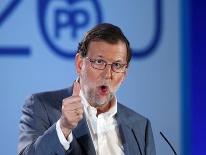 El presidente del Gobierno en funciones, Mariano Rajoy, en la presentaci&oacute;n de su programa electoral en Barcelona. 