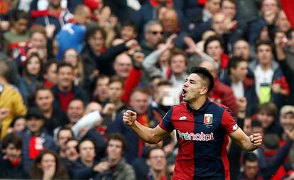 Giovanni Simeone celebra uno de sus goles a la Juventus.