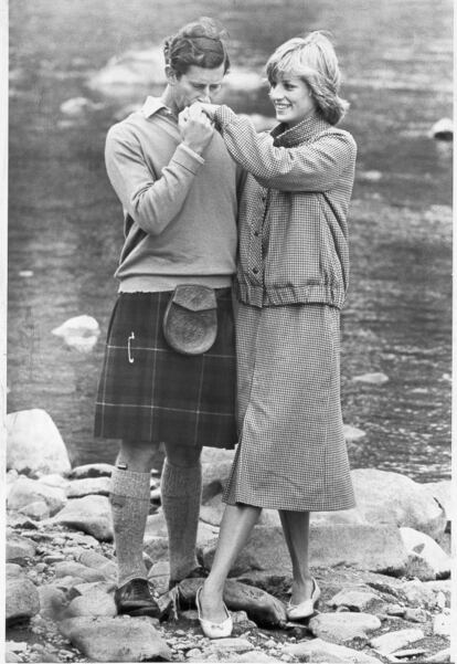 Parte da lua de mel ocorreu em Balmoral, propriedade escocesa de Elizabeth II. Lá, o casal posou para algumas fotos passeando ao longo do rio Dee.