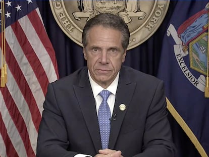 O democrata Andrew Cuomo em seu gabinete durante o pronunciamento em que anunciou sua renúncia ao cargo de governador de Nova York.