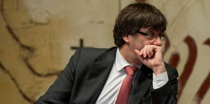 Carles Puigdemont en la reunió del Govern del 24 d'octubre.