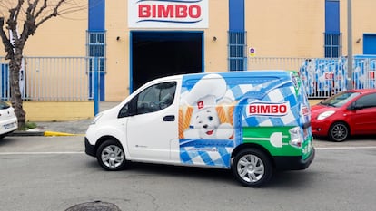 Un vehículo de la red comercial de Bimbo.