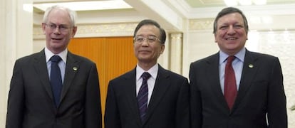 Barroso, Wen y Van Rompuy, antes del comienzo de la cumbre.