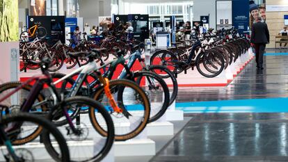Bicicletas expuestas en uno de los pabellones del salón del automóvil que se celebra en Múnich.