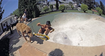 Jay Adams en el Dog Bowl de Santa Monica, California, 1977.