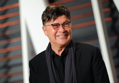 Musician Robbie Robertson arrives at the Vanity Fair Oscar Party on Sunday, Feb. 22, 2015, in Beverly Hills, Calif