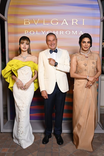 Jean-Christophe Babin, CEO de Bvlgari, también se fotografió con Lisa y Priyanka Chopra.