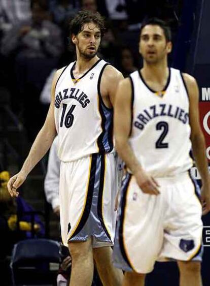 Pau Gasol y Juan Carlos Navarro, durante un partido con los Grizzlies.