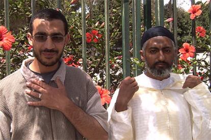 Los ex presos marroquíes Mohamed Mazouz (izquierda) e Ibrahim Benchekrun.