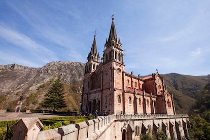 La basílica de Santa María la Real, en Covadonga.