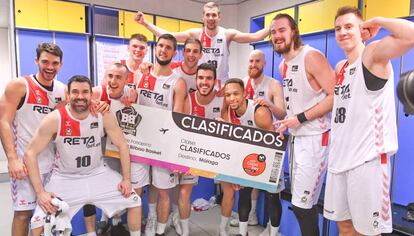 Los jugadores del Bilbao Basket celebran su clasificación para la Copa