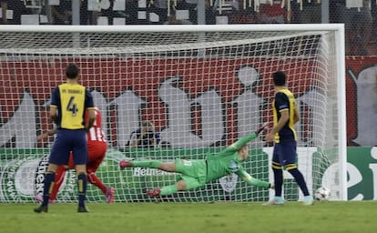 Oblak no llega al balón en el gol de Masuaku.