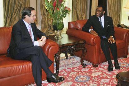 José Bono, durante la reunión con el presidente de Guinea Ecuatorial, Teodoro Obiang Nguema.