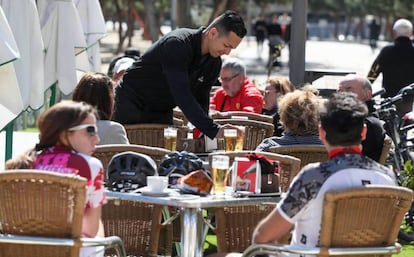 An outdoor restaurant in the center of Madrid.