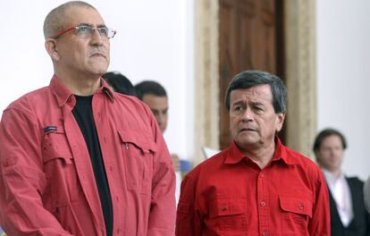 Los guerrilleros del ELN Antonio Garcia y Pablo Beltran, a su llegada a la mesa de negociación en Caccas.