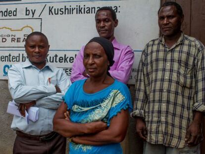 Imanel Venance, Dima Aberi, Zainab Mbasa y el técnico Shamba Nkondo, del COWSO de Kihurio.