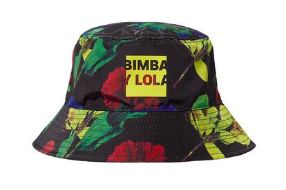 Bimba y Lola apuesta por una de las opciones más coloridas con este gorro estampado con logo. Cuesta 35 euros.