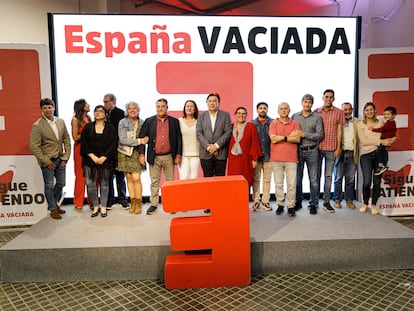 Foto de familia tras la presentación de candidaturas del 28-M de la federación España Vaciada, el pasado 29 de abril en Madrid.
