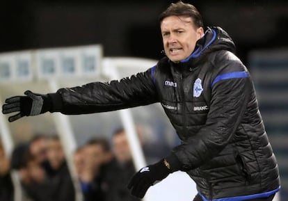 Cristóbal Parralo, este viernes en su último partido como entrenador del Deportivo.
